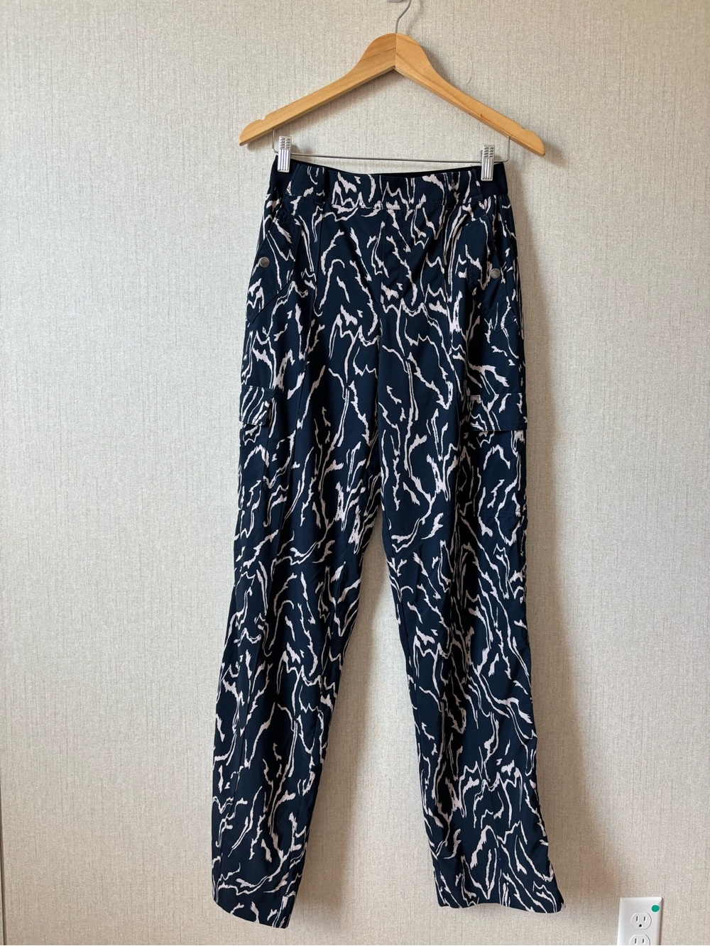 Athleta Printed Vienna Cargo Pant, Navy Orchid Pink SIZE 4